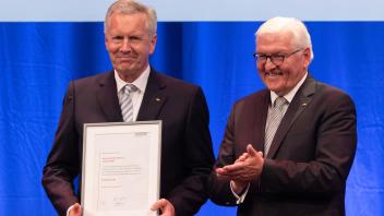 Verleihung Ehrenbürgerwürde an Christian Wulff, mit Bundespräsident Steinmeier.