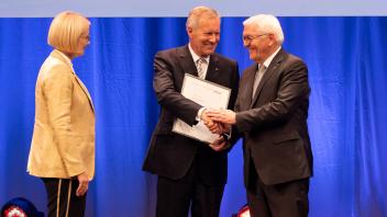 Verleihung Ehrenbürgerwürde an Christian Wulff, mit Bundespräsident Steinmeier.