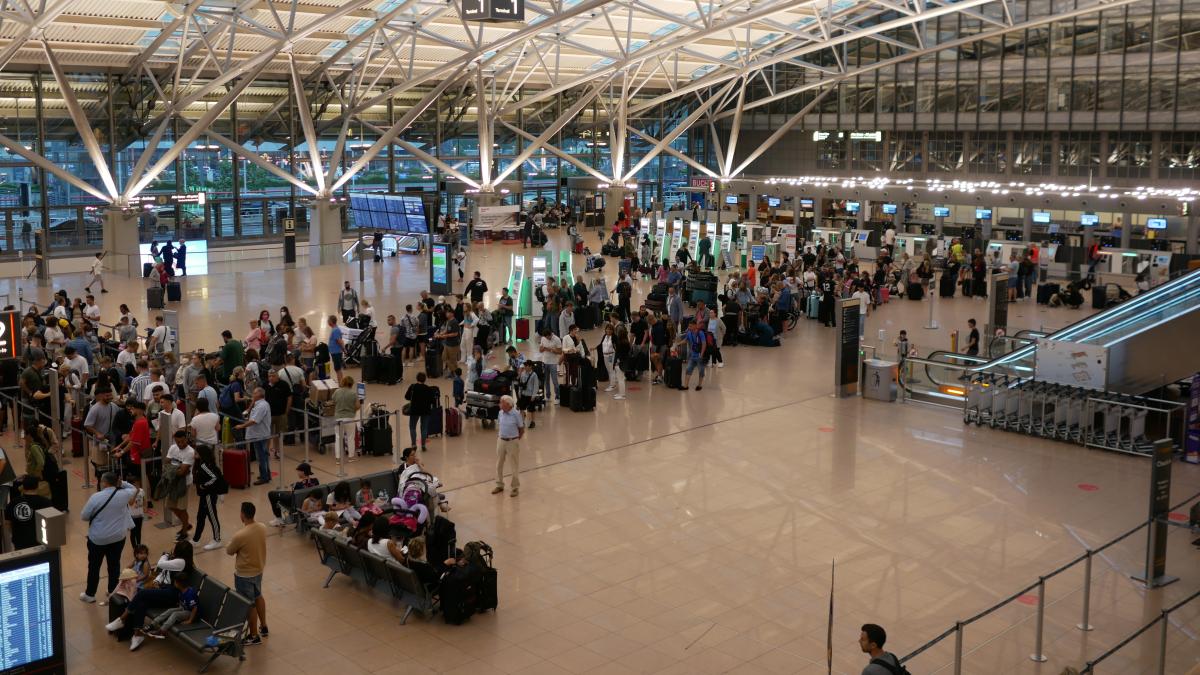 Chaos-vor-Ferienbeginn-So-lief-der-Start-am-Hamburger-Airport