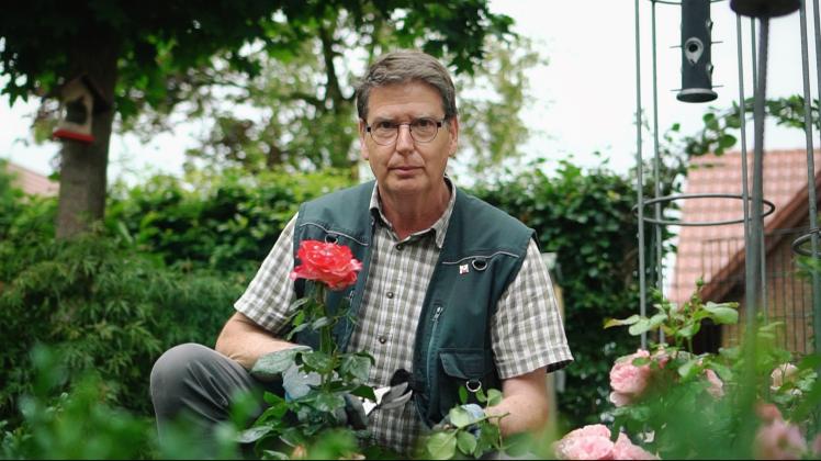 Erklärt das Zurückschneiden von Rosen: Gartenprofi Klaus Kruse.