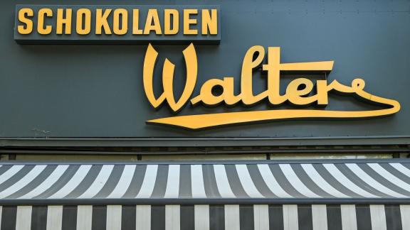 PRODUKTION - Der Schriftzug «Schokoladen Walter» am Olivaer Platz (Berlin). Foto: Jens Kalaene/dpa