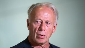 ARCHIV - Grünen-Politiker Jürgen Trittin hat seine Kritik am Sponsoring des Geflügelfleischproduzenten Wiesenhof beim SV Werder Bremen erneuert. Foto: Bernd von Jutrczenka/dpa