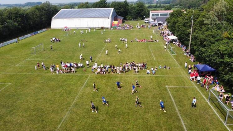 Kleinfeld-Cup in Süderende: Föhrer und Festländer kickten um den Sieg Kleinfeldcup Föhr