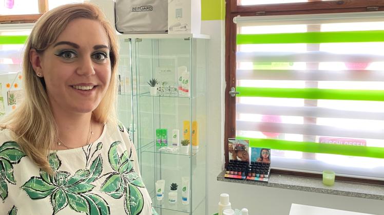 Schaut voller Vorfreude auf das was jetzt kommt: Franziska Zecha hat  ihren eigenen Kosmetik-Salon eröffnet.