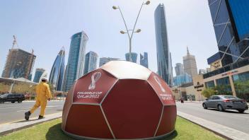 ARCHIV - Die WM in Katar findet vom 21. November bis zum 18. Dezember statt. Foto: Christian Charisius/dpa