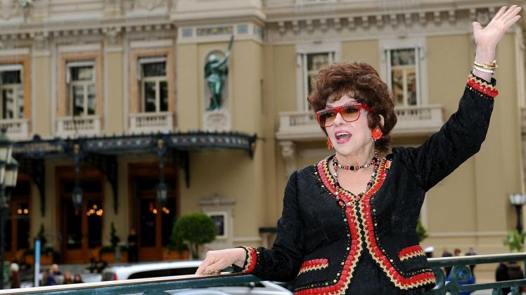 ARCHIV - Gina Lollobrigida beim 10. Filmfest in Monte Carlo 2010. Foto: Ettore Ferrari/ANSA/dpa