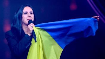 ARCHIV - Die ukrainische Sängerin Jamala steht beim deutschen ESC-Vorentscheid auf der Bühne. Foto: Britta Pedersen/dpa-POOL/dpa