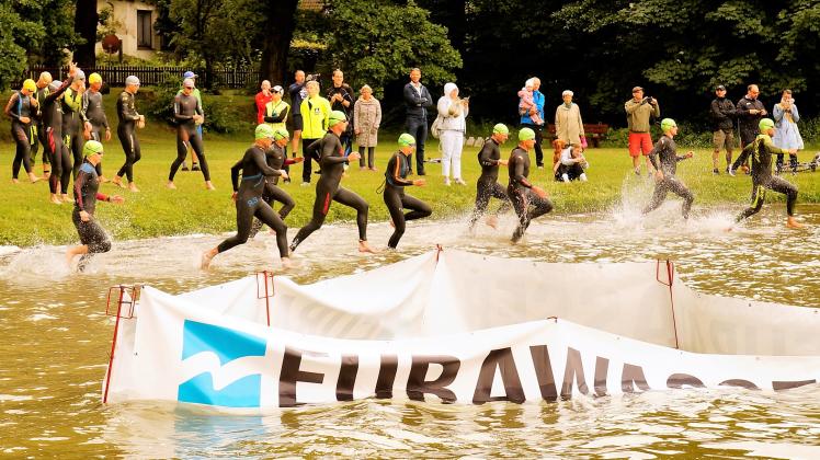 Nach den wenig spektakulären Wellenstarts der letzten beiden (Corona-)Jahre wird es in diesem Jahr beim Eurawasser-Fun-Triathlon wieder gleich voll zur Sache gehen.
