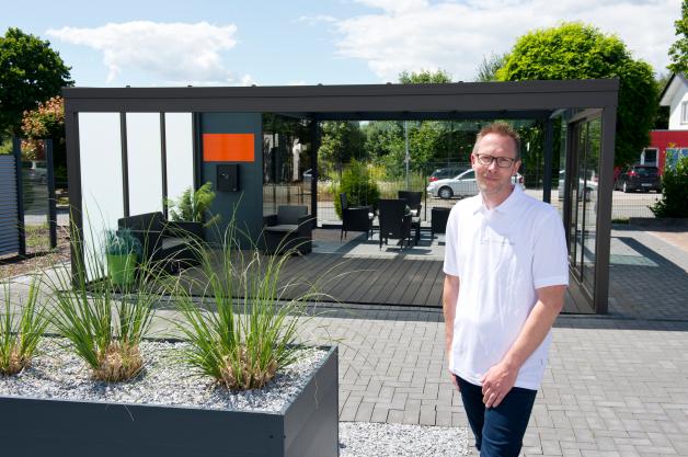Die Mischung aus Außen- und Innendienst gefällt Maik Büscher an seinem Job bei EBT-Aluminiumbau GmbH. Die Mischung aus Außen- und Innendienst gefällt Maik Büscher an seinem Job bei EBT-Aluminiumbau GmbH.