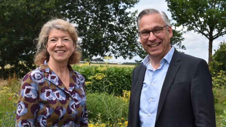 Stabwechsel beim Rotary Club Ganderkesee: Dr. Katharina Lüdemann hat das Präsidentenamt an Matthias Fleischer übergeben.