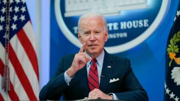 US-Präsident Joe Biden blickt besorgt in die Zukunft. Foto: Evan Vucci/AP/dpa