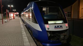 AKN-Zug im Bahnhof Barmstedt