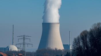 ARCHIV - Werden Investitionen in Gas- und Atomkraftwerke bald als «grün» eingestuft? Foto: Armin Weigel/dpa