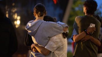 At Least 7 Dead After Shooting At Fourth Of July Parade In Chicago Suburb