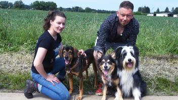 Carina Pörtner und Dennis Ommen haben ein Herz für Hunde aus dem Tierheim.
