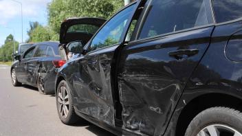 Schlaganfall am Steuer: SUV rammt Autos in Rostock