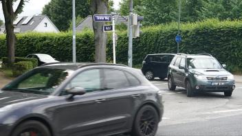 Die Straße Autal ist zentral für den Nord-Süd-Verkehr durch Wedel. Eine Woche lang wird sie nicht zu passieren sein. 