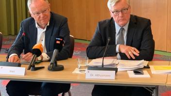 Sehen mit Blick auf die Folgen des Ukraine-Krieges besorgt aus: Niedersachsens Ministerpräsident Stephan Weil (SPD) und Wirtschaftsminister Bernd Althusmann (CDU).