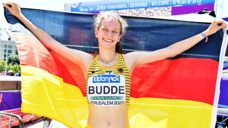 Adia Budde vom TSV Altenholz erlebte das erfolgreichste Jahr ihrer noch jungen Laufbahn und wurde vom Deutschen Leichtathletikverband (DLV) in den Future-Kader berufen. In diesem sollen die Olympia-Hoffnungen der Zukunft gezielt gefördert werden.