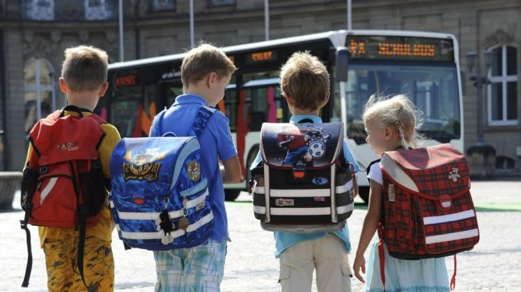 dpa Wenn es nach der SPD geht, dann sollten Schüler aus Bosau zu anderen Gemeinschaftsschulen keine Kosten für den Schulbus zahlen.