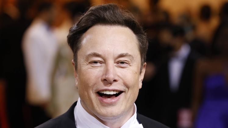 Elon Musk arrives on the red carpet for The Met Gala at The Metropolitan Museum of Art celebrating the Costume Institut