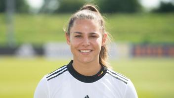 ARCHIV - Nationalspielerin Lena Oberdorf hat ihren Vertrag beim VfL Wolfsburg vorzeitig verlängert. Foto: Sebastian Gollnow/dpa