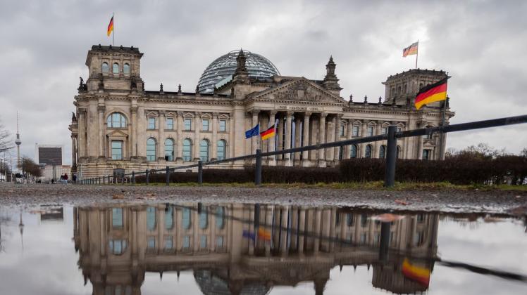 ARCHIV - Das Reichstagsgebäude in Berlin. Foto: Christoph Soeder/dpa