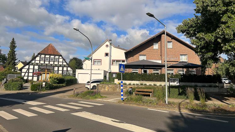 Mit dem mittlerweile vierten Entwurf für einen Umbau von Hünberbein’s Posthotel in Schledehausen und die dazu nötige Bebauungsplanänderung sollen sowohl der Hotelbetrieb als auch der Denlmalschutz gesichert werden.