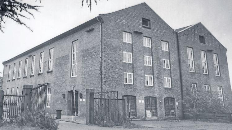 1946 bis 1952 diente es als eines von fünf Massenlager für Flüchtlinge und Vertriebene in der Stadt Delmenhorst: das ehemalige Gefolgschaftsheim der DLW an der Lincrustastraße.