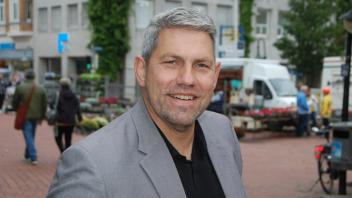 Stadtmarketing-Chef Helge Schütze gab am Samstag die Absage des verkaufsoffenen Sonntags in vier Wochen bekannt.
