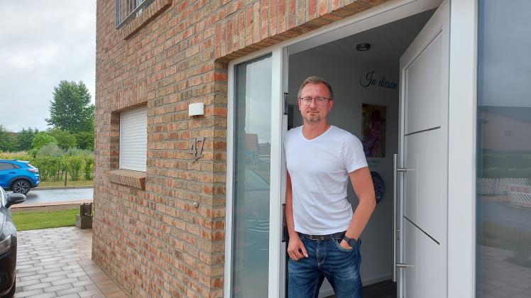 Freut sich, dass er seine Kinder in Friedrichsthal aufziehen kann: Martin Wedel