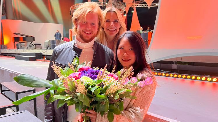 Auf den 21. Elblandfestspielen wurde es in diesem Jahr romantisch: Es gab einen Antrag. Moderatorin Kim Fisher gratulierte den beiden Verliebten Konstantin David und Shujing Deng.