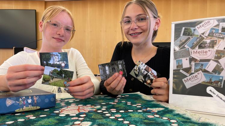 Die Schülerinnen  Finja Gieseking und Emely Panhorst haben ein eigenes Brettspiel entwickelt. In wenigen Wochen kommt es auf den Markt.