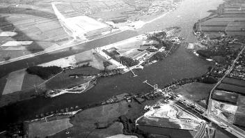 Diese Luftaufnahme vom Bau der Rader Hochbrücke entstand am 9. September 1970 - etwa 16 Monate nach der Grundsteinlegung. 