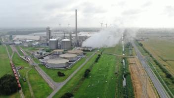 Das Yara-Werk in Büttel: Hier wird bei Volllast-Betrieb Erdgas in der Größenordnung von 1000 Megawatt verarbeitet.