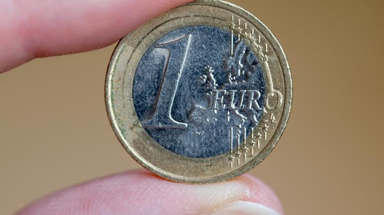 Eurokurs auf einen Dollar gefallen
