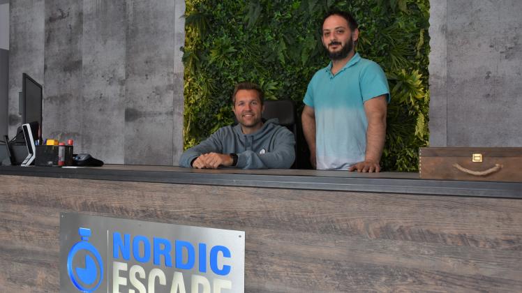 Andre Cardell (links) und Patrick Sportelli im Escape-Room Nordic Escapes in Husum
