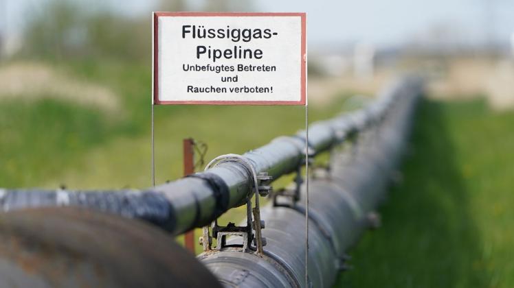 ARCHIV - Blick auf eine Flüssiggas-Pipeline am Nordsee Gas Terminal. Foto: Marcus Brandt/dpa/Archivbild