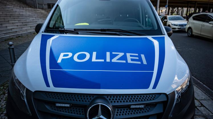 Berlin, Einsatzwagen der Bundespolizei, Polizei Polizei *** Berlin, federal police patrol car, police patrol car