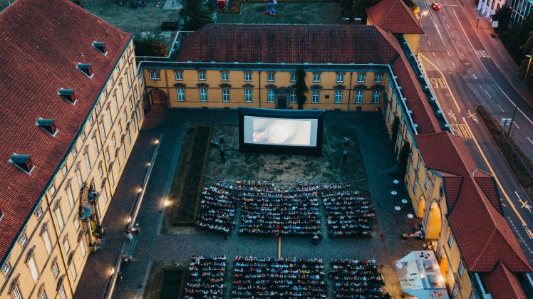 Unendliche Weiten: Im schmucken Innenhof des Osnabrücker Schlosses kommen in diesem Jahr Cineasten wieder voll auf ihre Kosten. 
