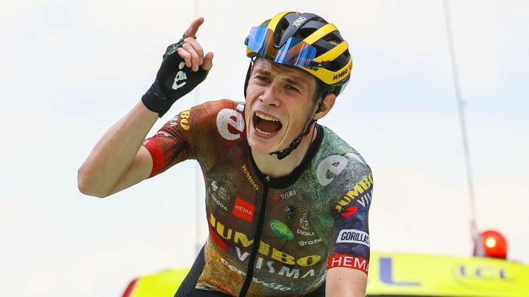 Etappensieger und neuer Mann in Gelb bei der der 109. Tour de France: Jonas Vinegaard. Foto: David Pintens/BELGA/dpa