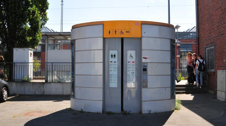 Defekte Toilette am Bahnhof Lingen wird abgerissen