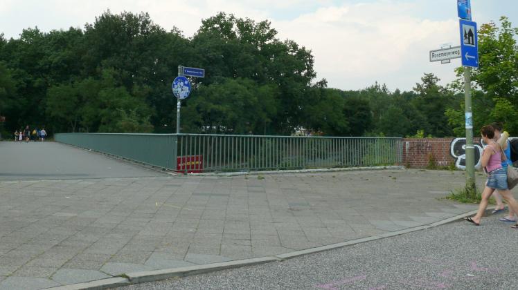 Seit Mitte der 1960er-Jahre gibt es im Berliner Stadtbezirk Steglitz-Zehlendorf einen Rosemeyerweg. Die Bezirksverordnetenversammlung möchte den Weg nun umbenennen lassen.