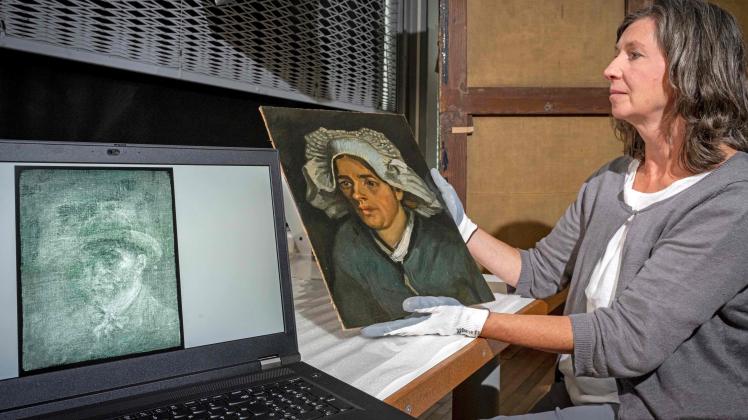 A handout picture released by the National Galleries of Scotland on July 14, 2022 shows senior conservator Lesley Stevenson viewing "Head of a Peasant Woman" alongside an X-ray image of a hidden self-portrait of Dutch painter Vincent Van Gogh in Edinburgh. - A gallery in Scotland said it was "thrilled" to announce the discovery of a previously unknown self-portrait of Vincent Van Gogh, with his ear intact, hidden behind another painting. The portrait was found on the back of the canvas of the Dutch post-Impressionist&apos;s 1885 work "Head of a Peasant Woman", covered by layers of glue and cardboard. (Photo by Neil Hanna / National Galleries of Scotland / AFP) / RESTRICTED TO EDITORIAL USE - MANDATORY MENTION OF THE ARTIST UPON PUBLICATION - MANDATORY CREDIT "AFP PHOTO / NEIL HANNA / NATIONAL GALLERIES OF SCOTLAND" -  TO ILLUSTRATE THE EVENT AS SPECIFIED IN THE CAPTION - NO MARKETING NO ADVERTISING CAMPAIGNS - DISTRIBUTED AS A SERVICE TO CLIENTS / 