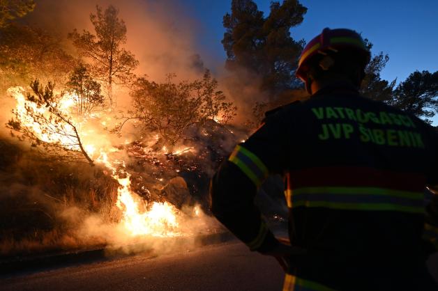 Wie hier in Kroatien brennt der Wald gerade in vielen Urlaubsländern. 