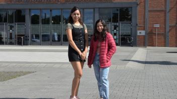 Die Mexikanerinnen Frida (links) und Marisol sind  Gast der Summer University am Campus Lingen. 