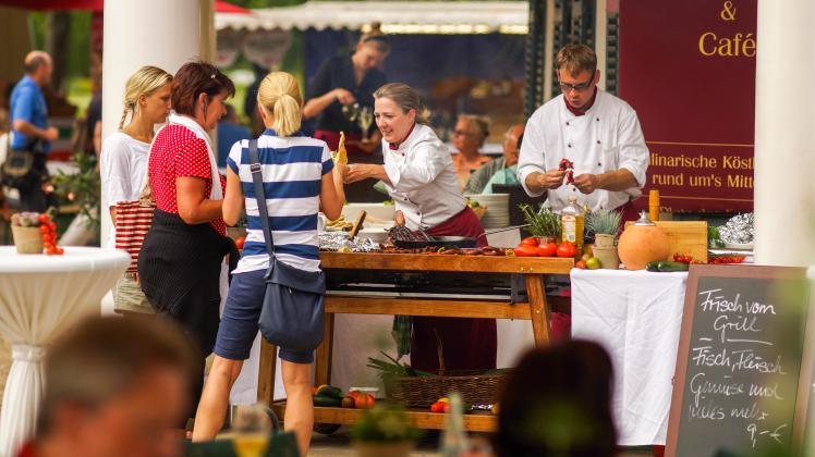 Kulinarische Köstlichkeiten können Besucher des Gourmet-Gartens an 15 Pavillons probieren.