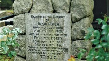 Das gemeinsame Grab von Florence und Jacob Moser auf dem jüdischen Friedhof in Bradford.
