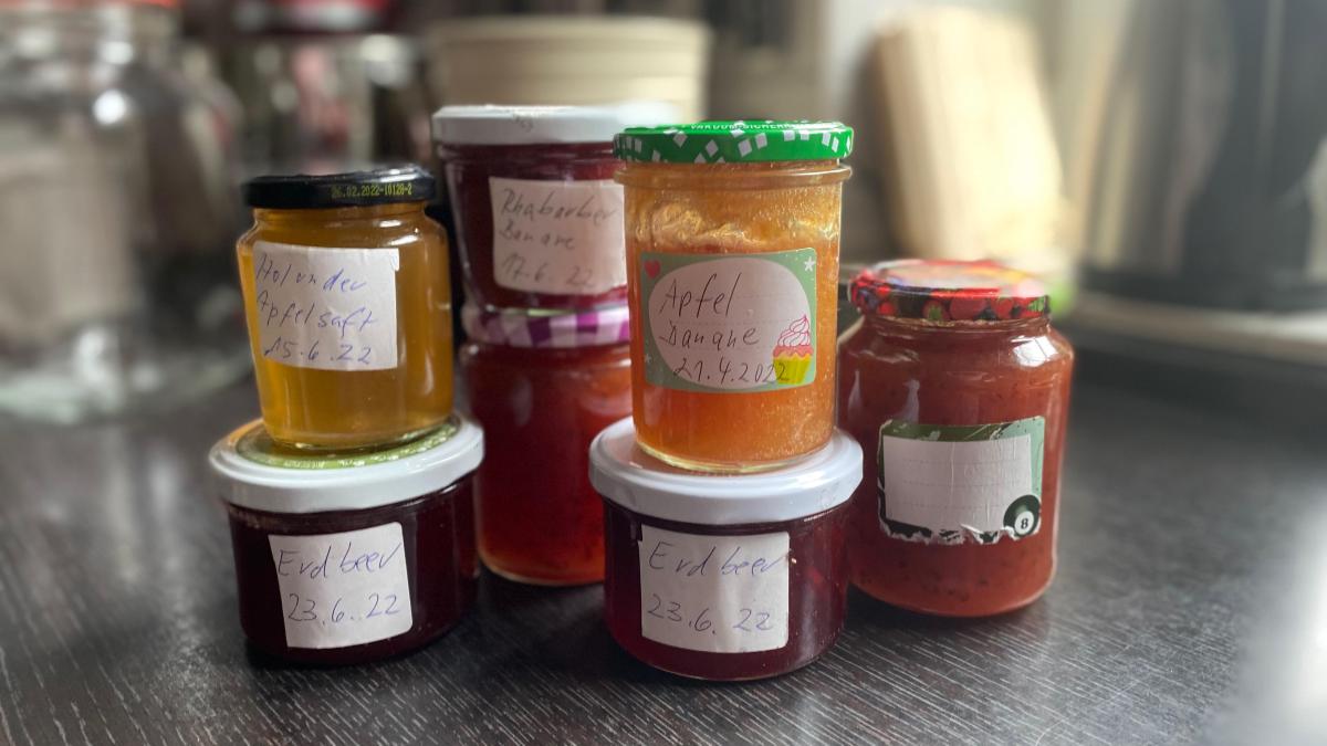 Johannisbeeren sind reif, um zu Marmelade eingekocht zu werden | SHZ