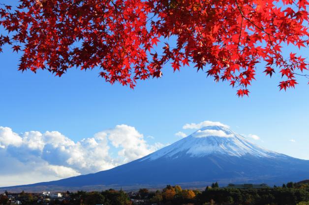 Der Mount Fuji ist der höchste Berg Japans: 3776 Meter hoch.